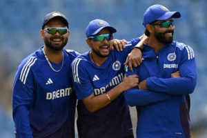 Gavaskar Calls for Kuldeep Yadav's Inclusion in 2nd Test Amid Bumrah Fitness Concerns, Cites Birmingham Pitch Conditions