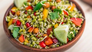 Sprouts: Unlocking the Nutritional Powerhouse – Benefits, Risks and Safe Handling Tips